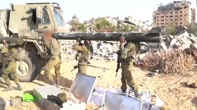 Video: Izrael ukázal, co našel v jednom z největších skladů zbraní Hamásu